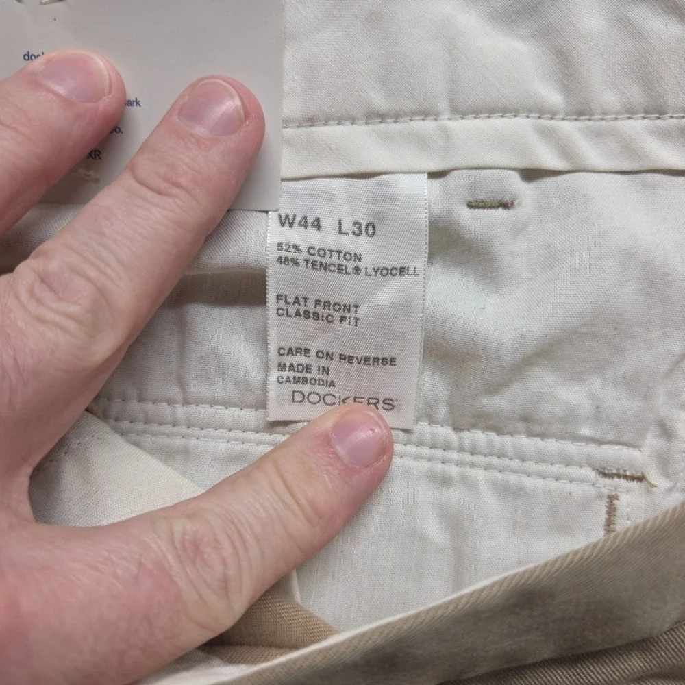 Dockers Pants Mens 44X30 Beige Chinos Classic Fit Flat Front Straight Leg Preppy